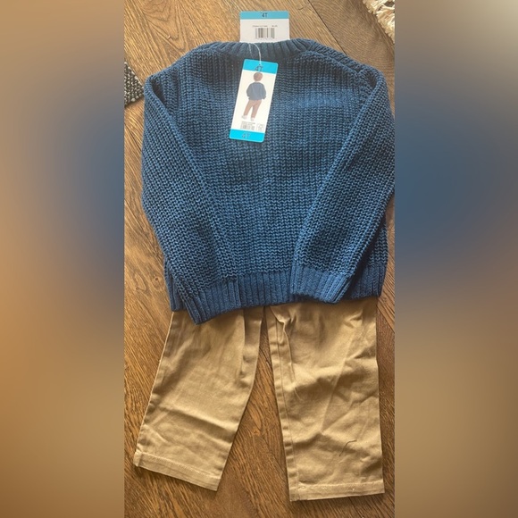 NEW BOYS DKNY 2 piece set Retail $49 - Picture 3 of 7